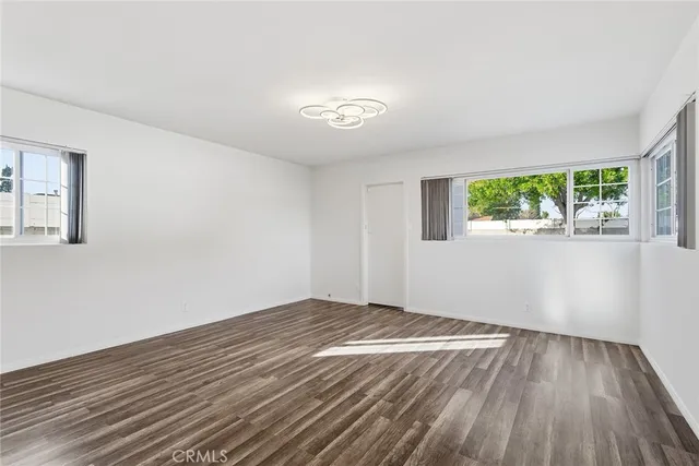 a view of empty room with window