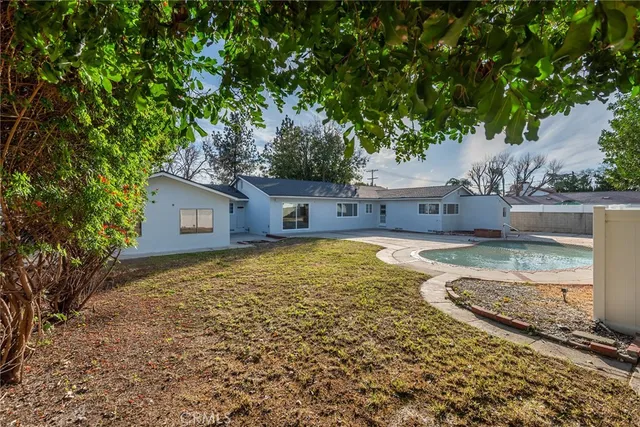 a view of a house with a yard