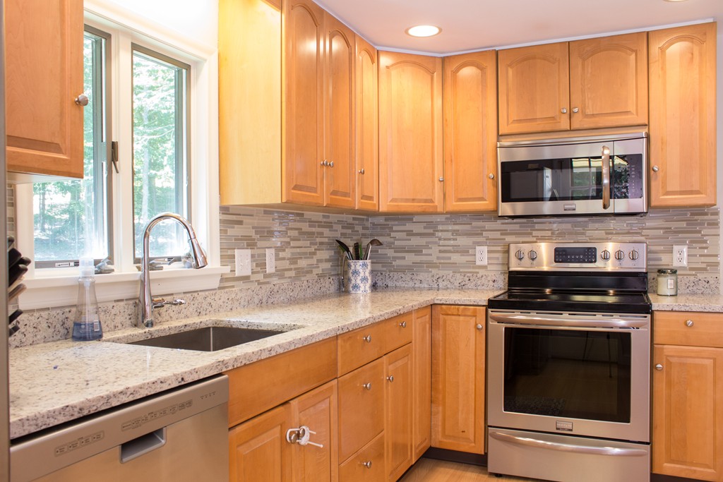 21 Hillcrest Road Medfield, MA 02052 - Photo 7 of 18 Gallery Image 7