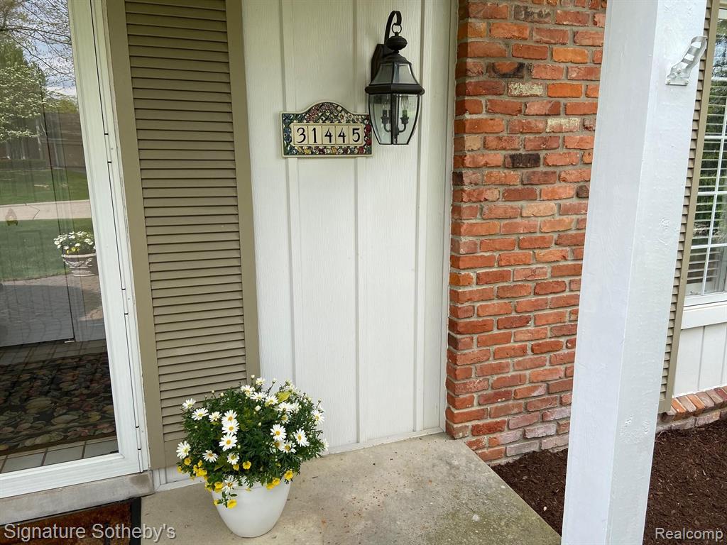 31445 Old Cannon Road Beverly Hills, MI 48025 - Photo 6 of 42