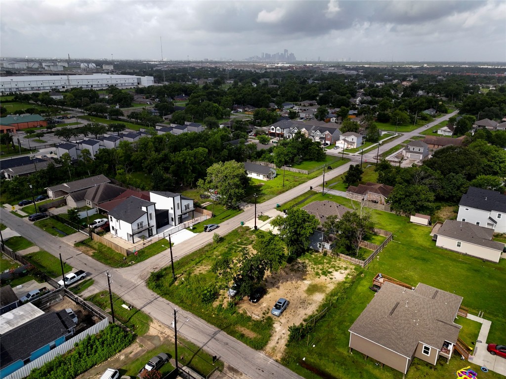 5510 Haight Street Houston, TX 77028 - Photo 11 of 26 an aerial view of residential houses with outdoor space