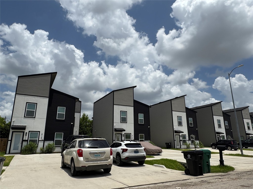 5510 Haight Street Houston, TX 77028 - Photo 19 of 26 a car parked in front of a building