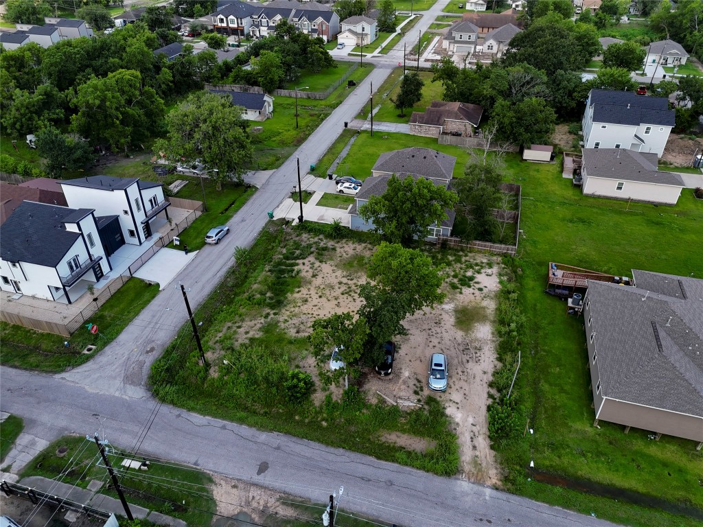 5510 Haight Street Houston, TX 77028 - Photo 5 of 26 an aerial view of a house with a garden