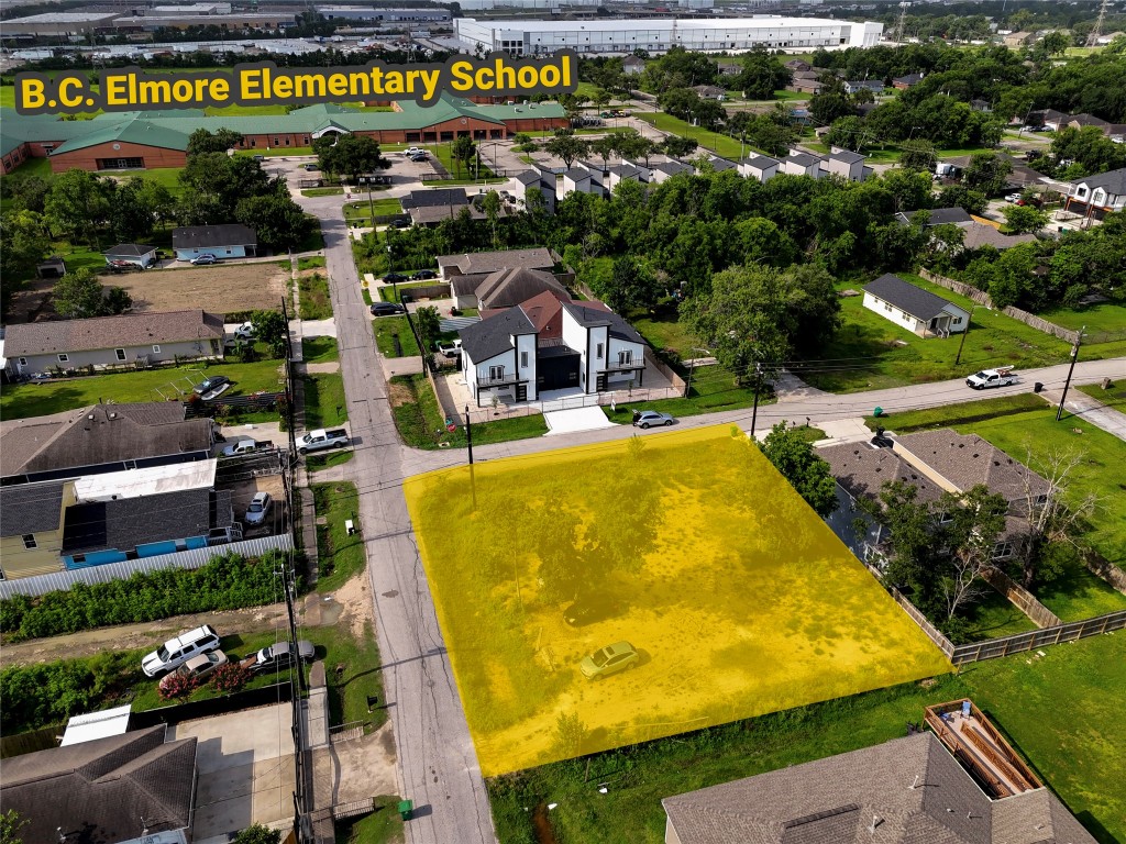 5510 Haight Street Houston, TX 77028 - Photo 6 of 26 an aerial view of a swimming pool with outdoor seating and yard