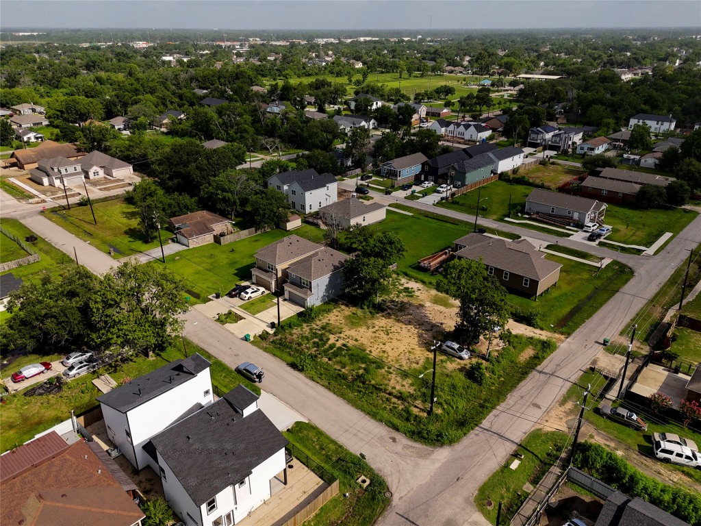 5510 Haight Street Houston, TX 77028 - Photo 9 of 26 an aerial view of multiple houses with yard