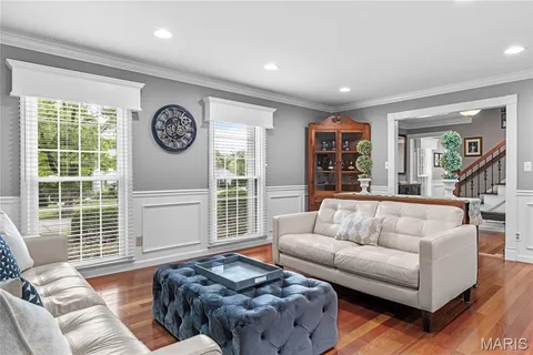 $999,900 | 1609 Featherstone Drive, Town and Country, MO 63131