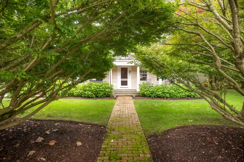 $12,000,000 | 20 Main Street, Nantucket, MA 02554