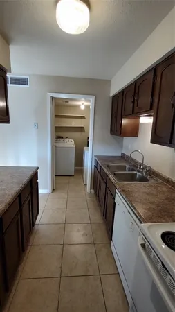 $1,500 | 4513 Avenue P 1/2, Unit 3, Galveston, TX 77551