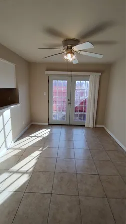 $1,500 | 4513 Avenue P 1/2, Unit 3, Galveston, TX 77551