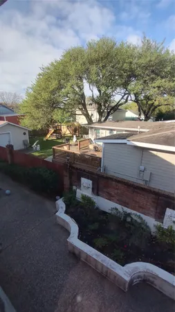 $1,500 | 4513 Avenue P 1/2, Unit 3, Galveston, TX 77551