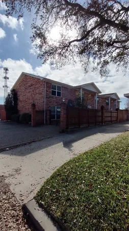 $1,500 | 4513 Avenue P 1/2, Unit 3, Galveston, TX 77551