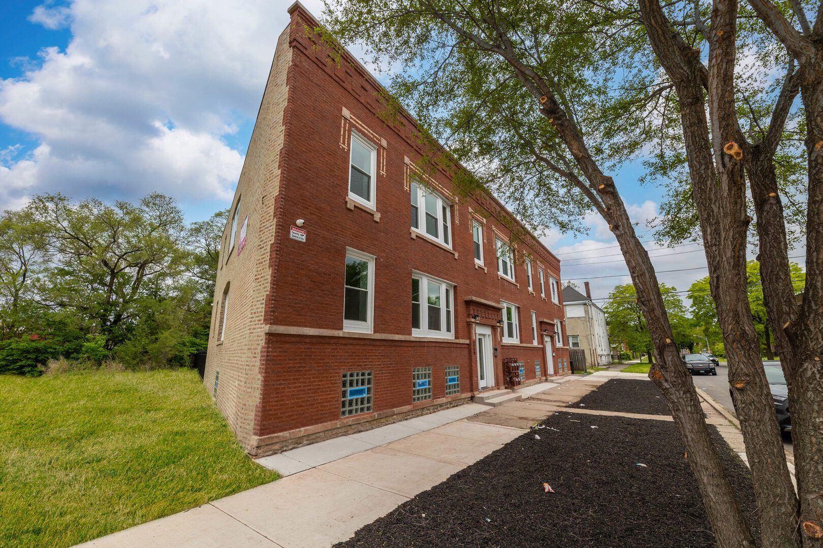 239 West 74th Street, Unit 2 Chicago, IL 60621 - Photo 8 of 9