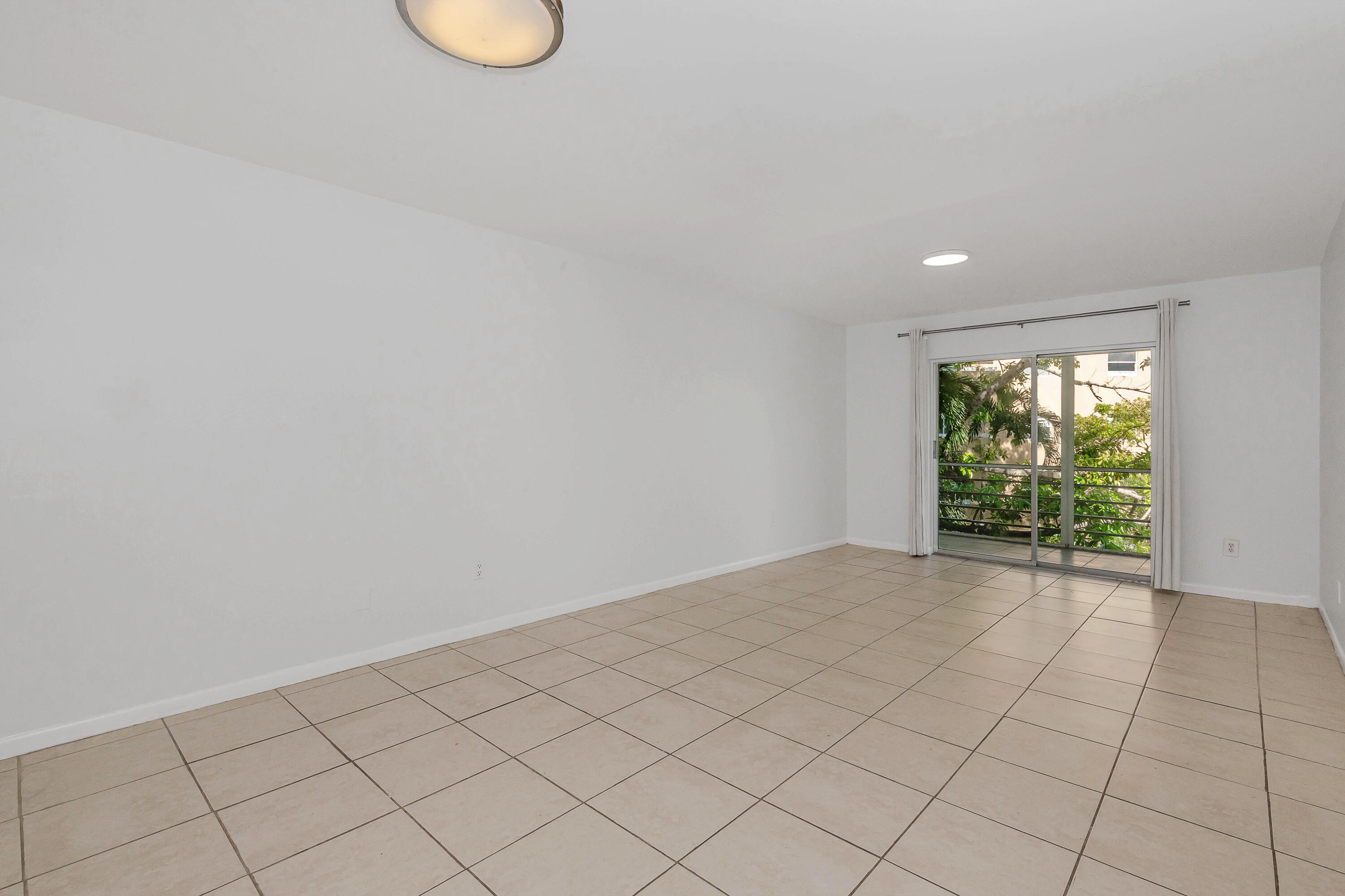 5790 Stirling Road, Unit 308 Hollywood, FL 33021 - Photo 8 of 16 0-4