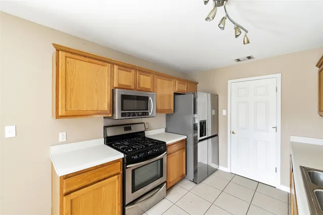 $2,200 | 1517 Canon Yeomans Trail, Austin, TX 78748