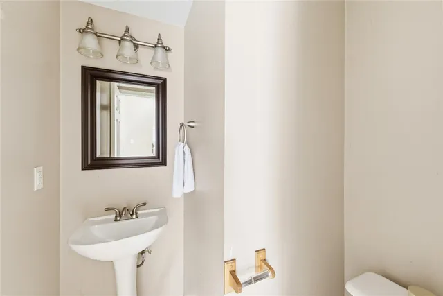 $2,200 | 1517 Canon Yeomans Trail, Austin, TX 78748