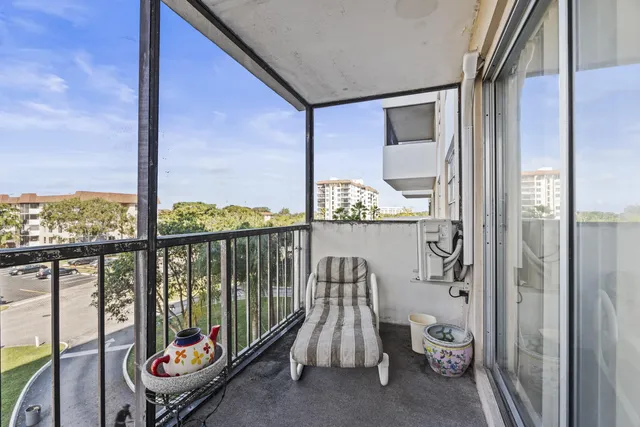 $95,000 | 4174 Inverrary Drive, Unit 413, Lauderhill, FL 33319