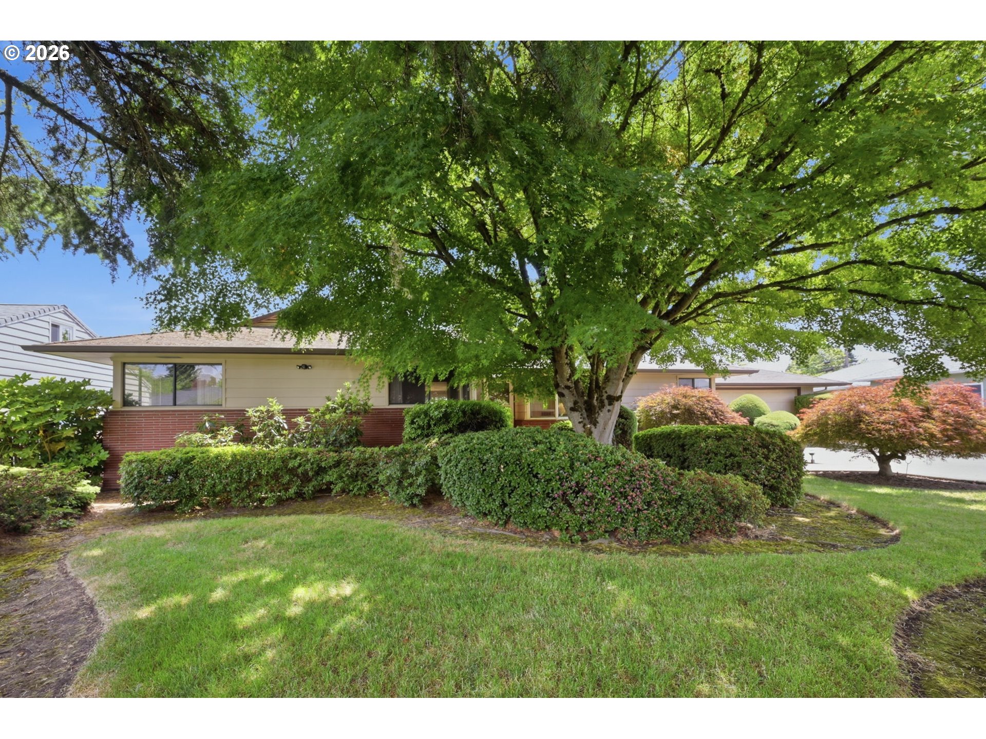 825 Louis Street Eugene, OR 97402 - Photo 2 of 45
