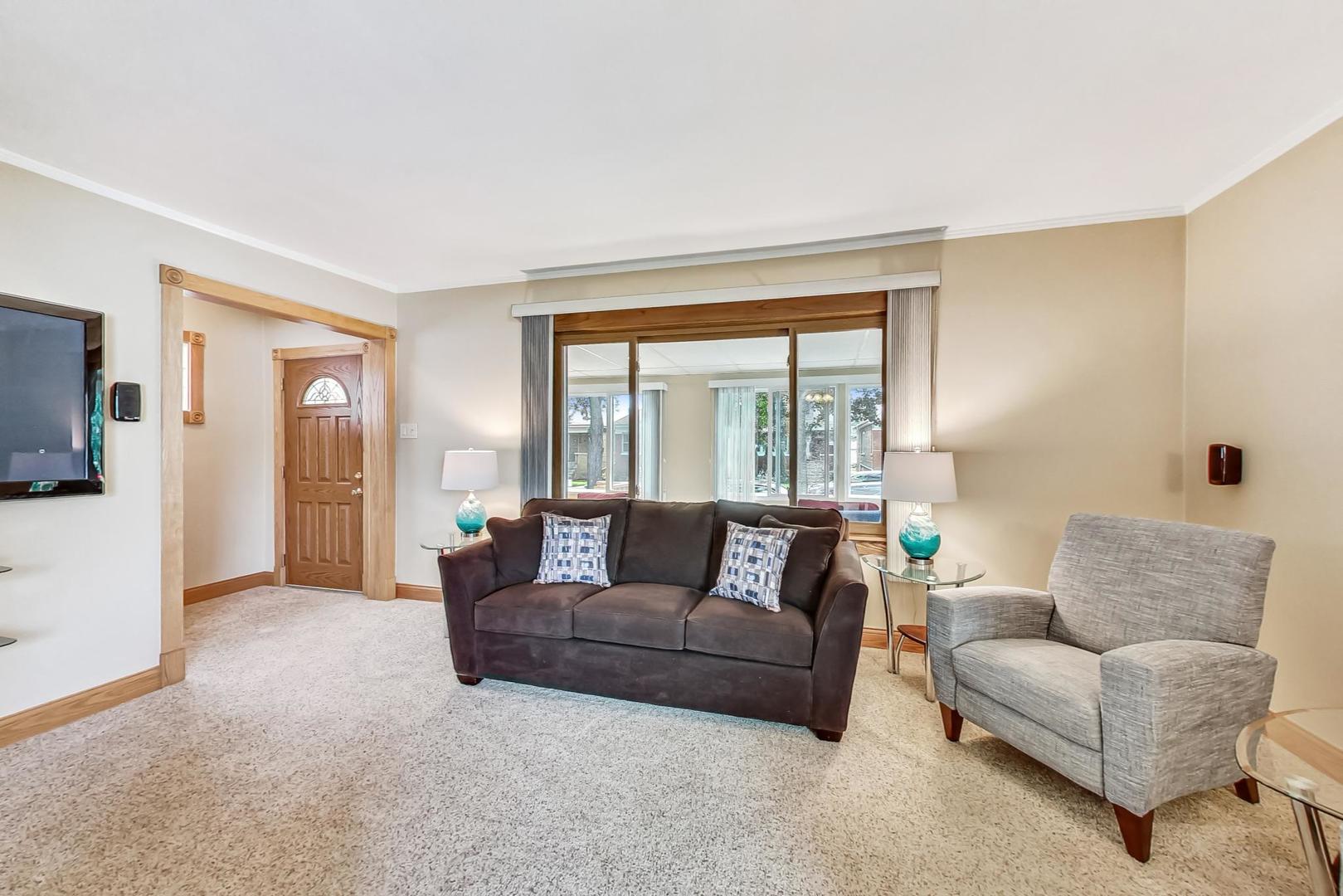 6322 West Huntington Street Chicago, IL 60646 - Photo 11 of 51 a living room with furniture and a flat screen tv