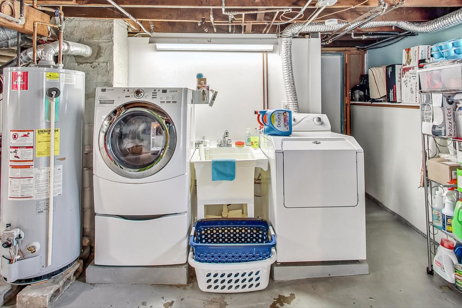 6322 West Huntington Street Chicago, IL 60646 - Photo 33 of 51 a utility room with dryer and washer