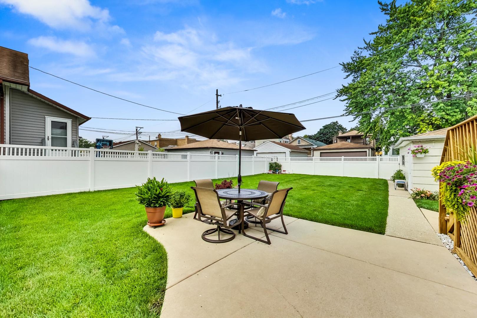 6322 West Huntington Street Chicago, IL 60646 - Photo 38 of 51 a view of a backyard with sitting area