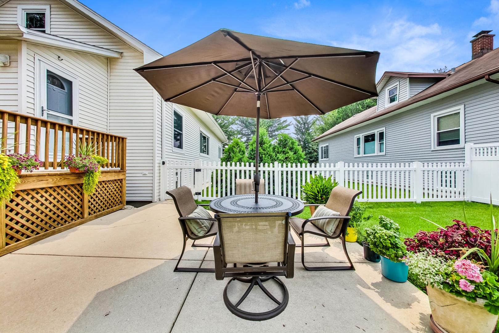 6322 West Huntington Street Chicago, IL 60646 - Photo 39 of 51 a house view with a seating space