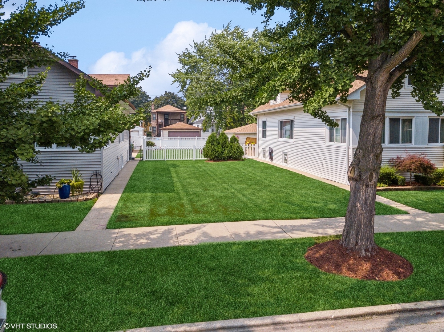 6322 West Huntington Street Chicago, IL 60646 - Photo 46 of 51 a front view of a house with garden