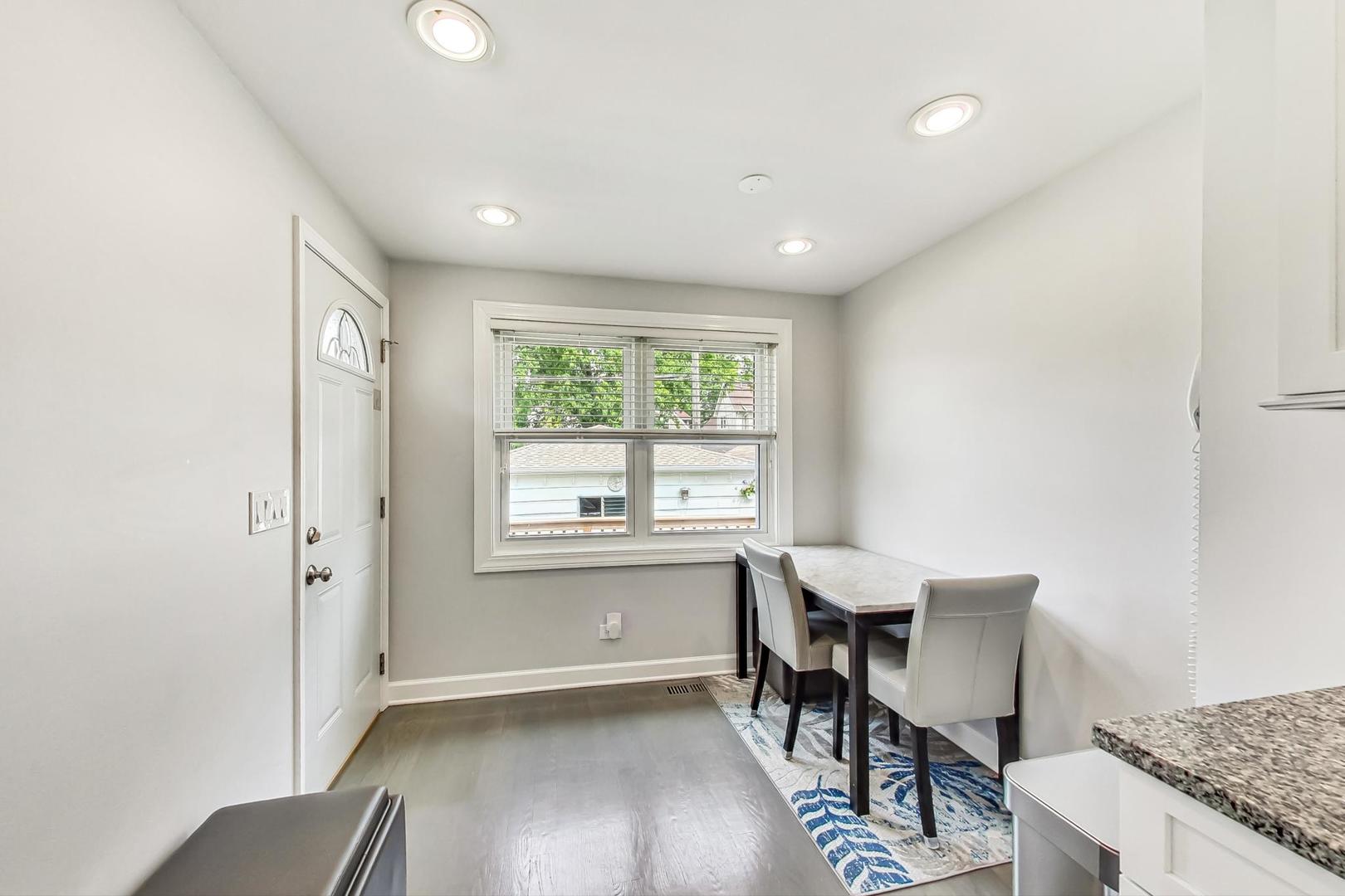 6322 West Huntington Street Chicago, IL 60646 - Photo 8 of 51 a workspace with table and chair