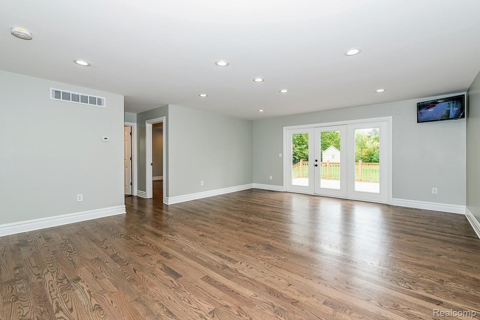25101 Rust Road New Boston, MI 48164 - Photo 37 of 61 DSC_5654.jpg