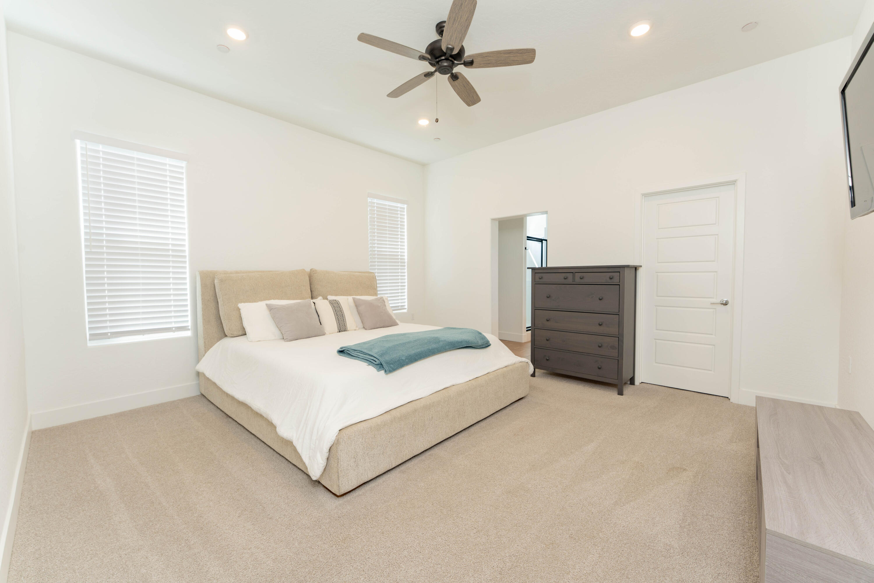 3811 North Santa Fe Street Visalia, CA 93291 - Photo 16 of 24 28 (27)
