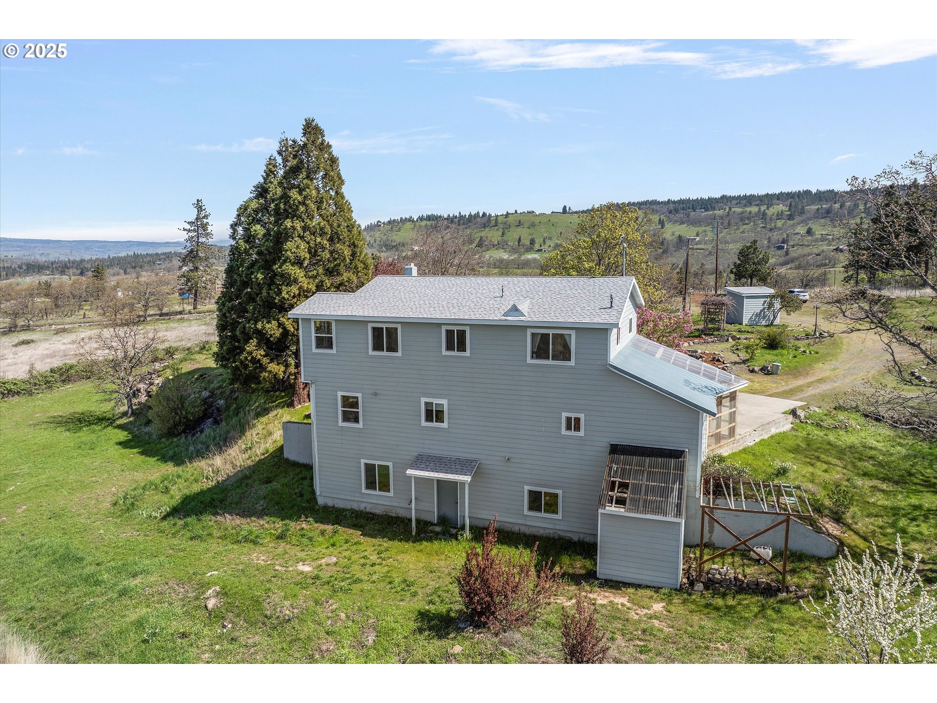 1805 Carroll Road Mosier, OR 97040 - Photo 39 of 45 a view of a house with a yard