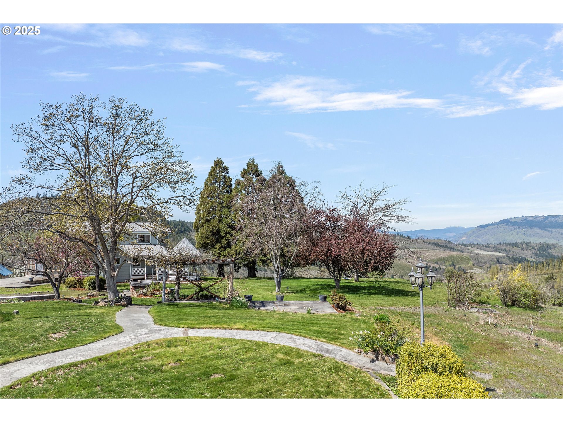 1805 Carroll Road Mosier, OR 97040 - Photo 7 of 45 a view of a golf course with a garden