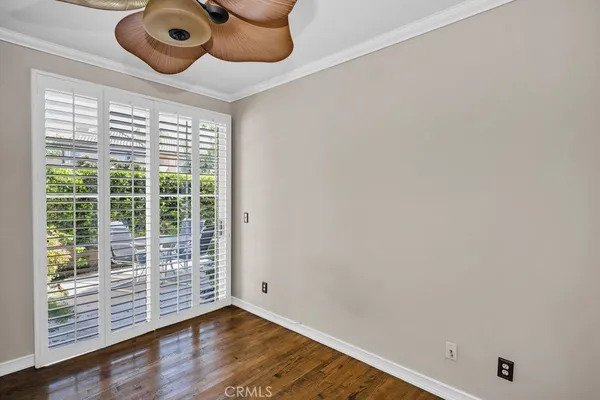 a en suite bathroom with a double vanity sink and a mirror