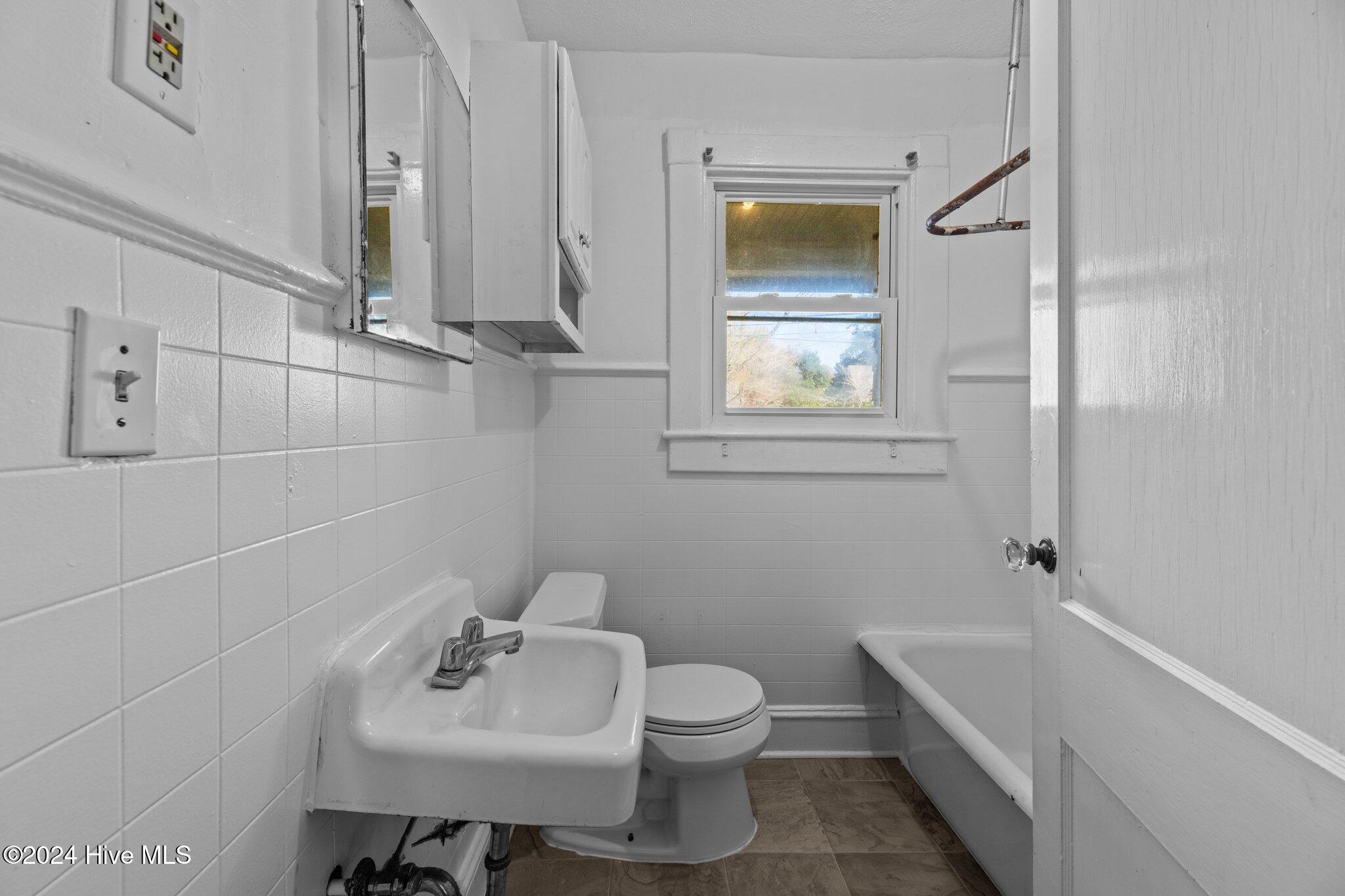 1420 Rhem Avenue New Bern, NC 28560 - Photo 21 of 34 downstairs bath
