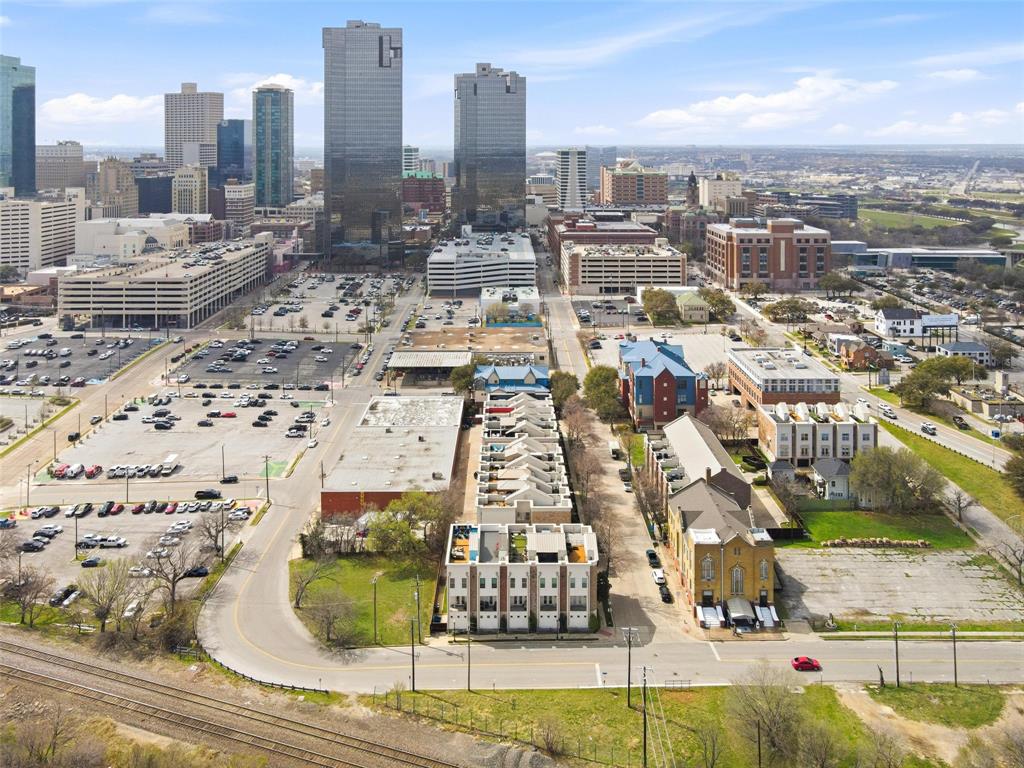 Take in these beautiful views of the downtown Fort Worth skyline directly from your private rooftop deck.