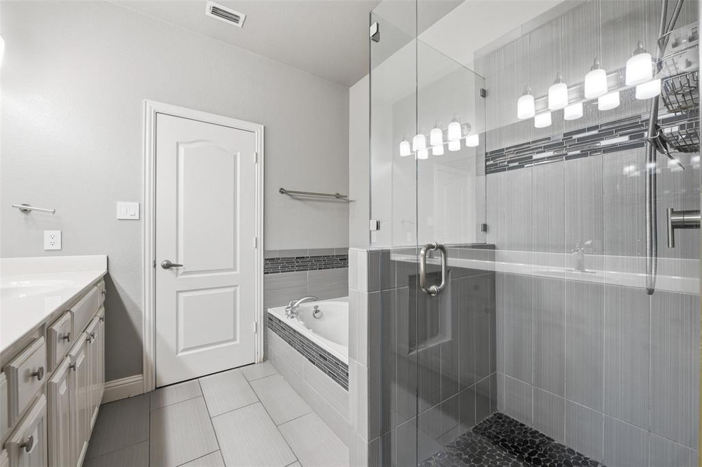 722 East 1st Street Fort Worth, TX 76102 - Photo 17 of 30 Huge separate shower and large soaking tub.