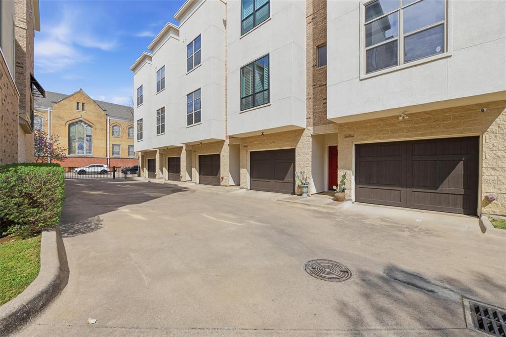 722 East 1st Street Fort Worth, TX 76102 - Photo 3 of 30 Surrounded by entertainment and dining, yet privately secluded in this gated community.