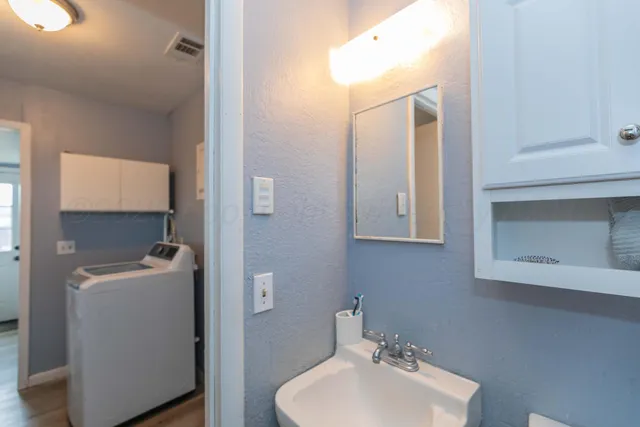 $260,000 | 201 South Wall Street, Stratford, TX 79084