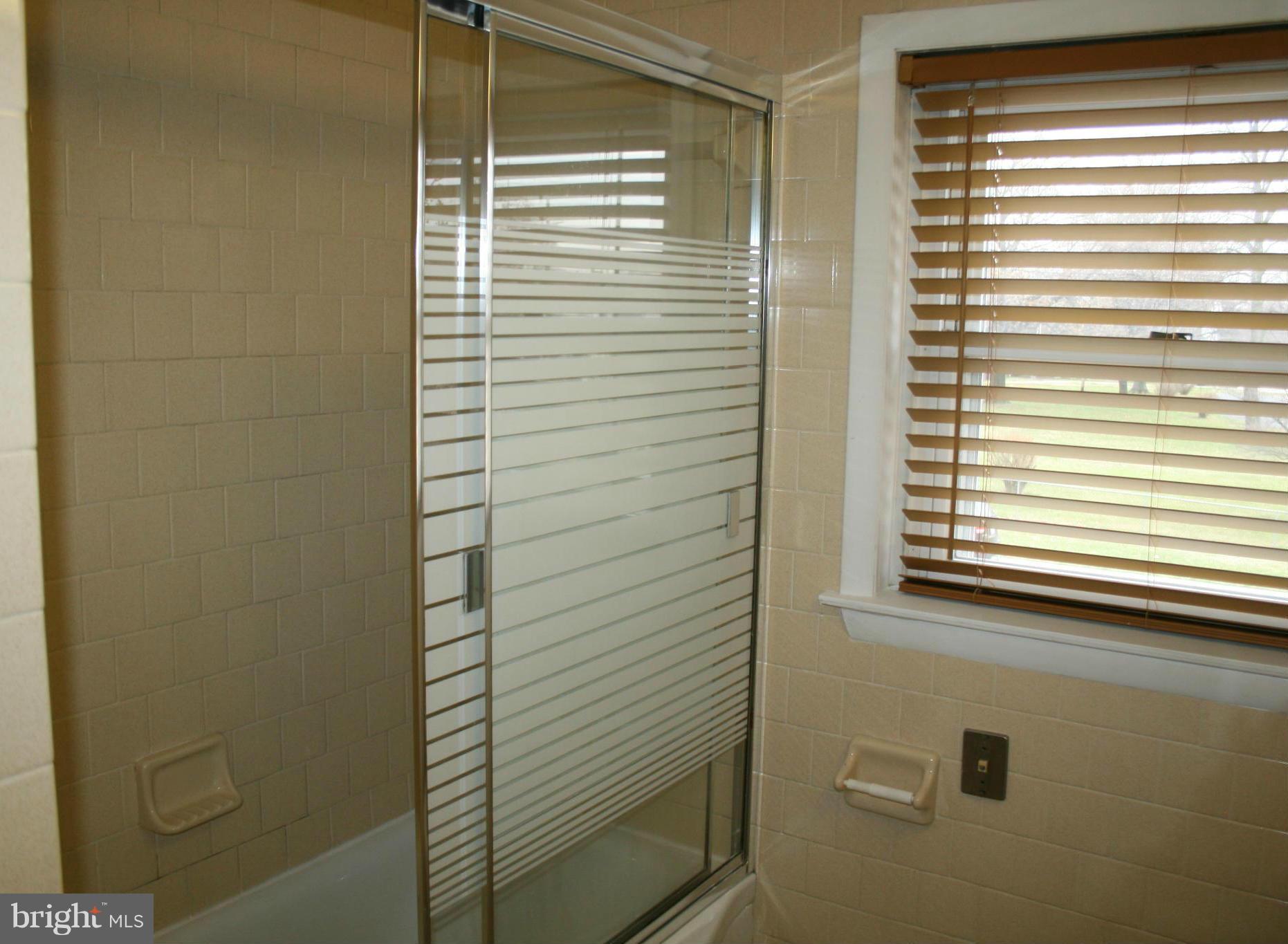 2700 Kirkleigh Road Baltimore, MD 21222 - Photo 14 of 24 Bath