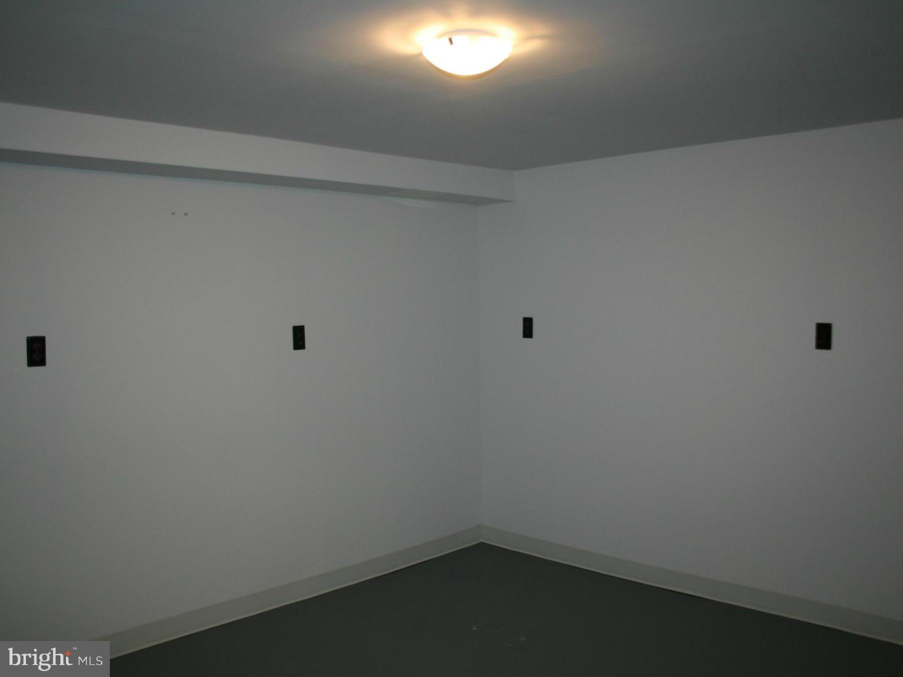 2700 Kirkleigh Road Baltimore, MD 21222 - Photo 17 of 24 Family Room
