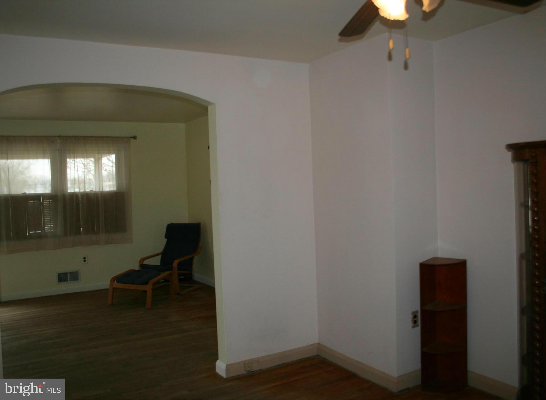 2700 Kirkleigh Road Baltimore, MD 21222 - Photo 4 of 24 Living Room