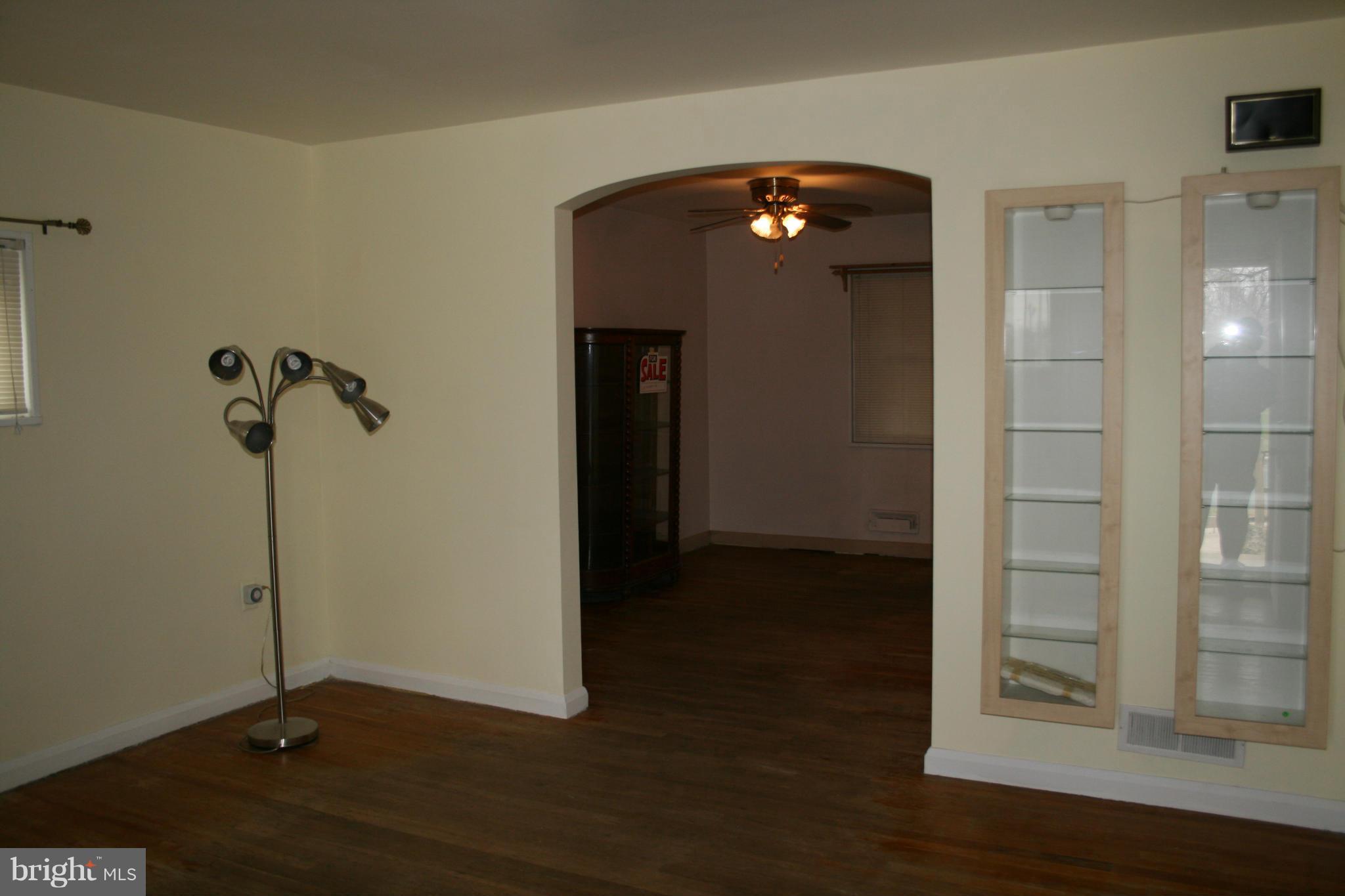 2700 Kirkleigh Road Baltimore, MD 21222 - Photo 5 of 24 Living Room