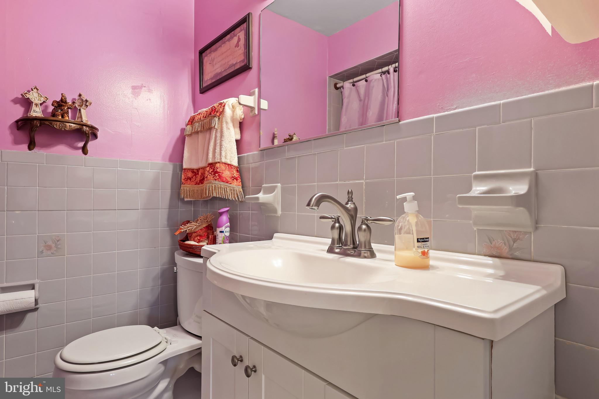 32 Ruby Street Springfield, NJ 07081 - Photo 20 of 33 a bathroom with a sink a toilet and a mirror