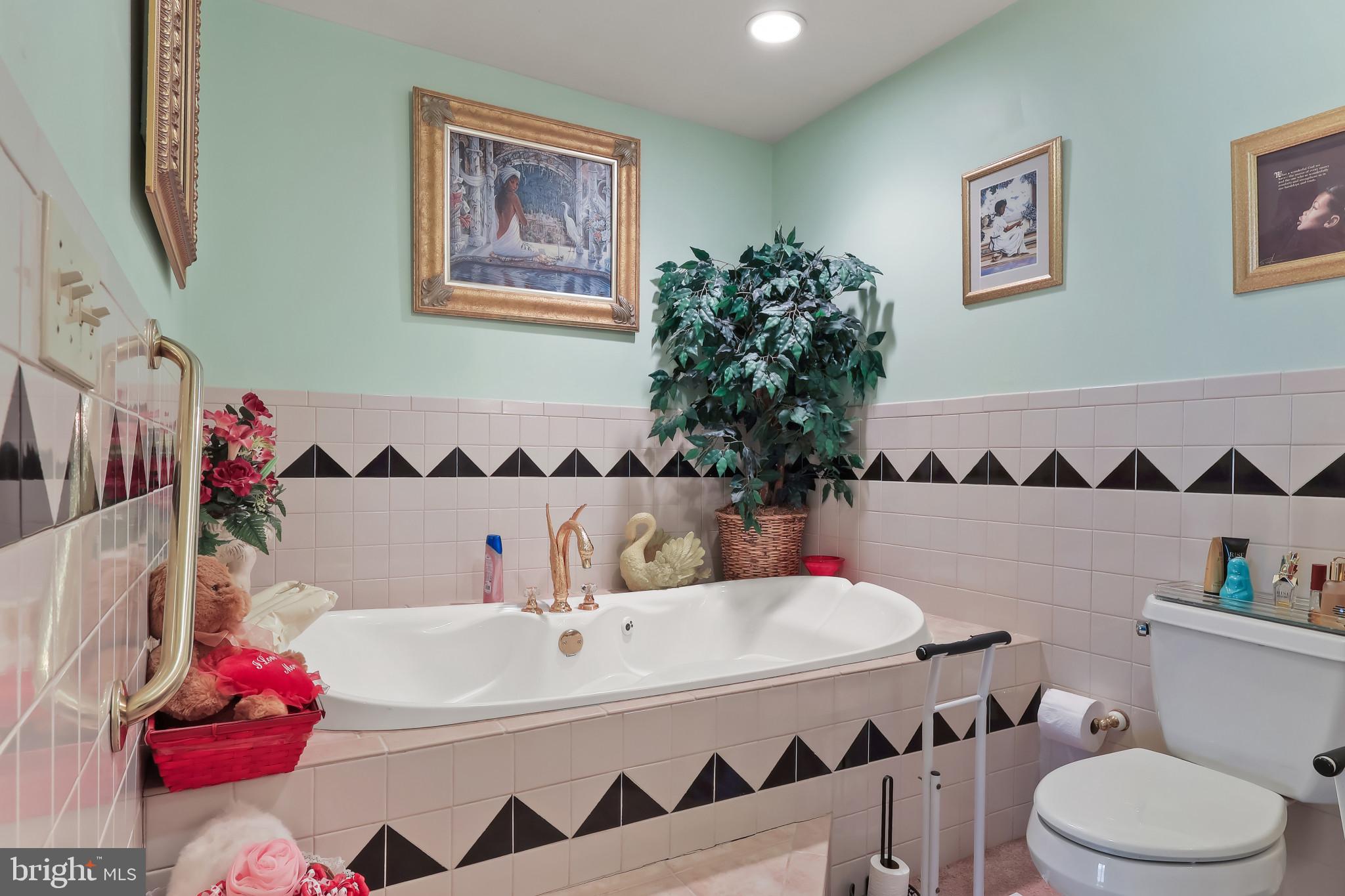 32 Ruby Street Springfield, NJ 07081 - Photo 22 of 31 a bed room with furniture and a potted plant