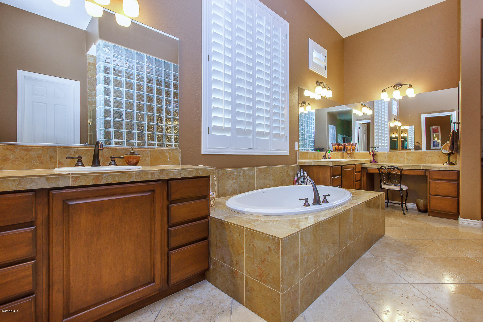 40719 North River Bend Road Phoenix, AZ 85086 - Photo 14 of 58 6) MASTER BATH