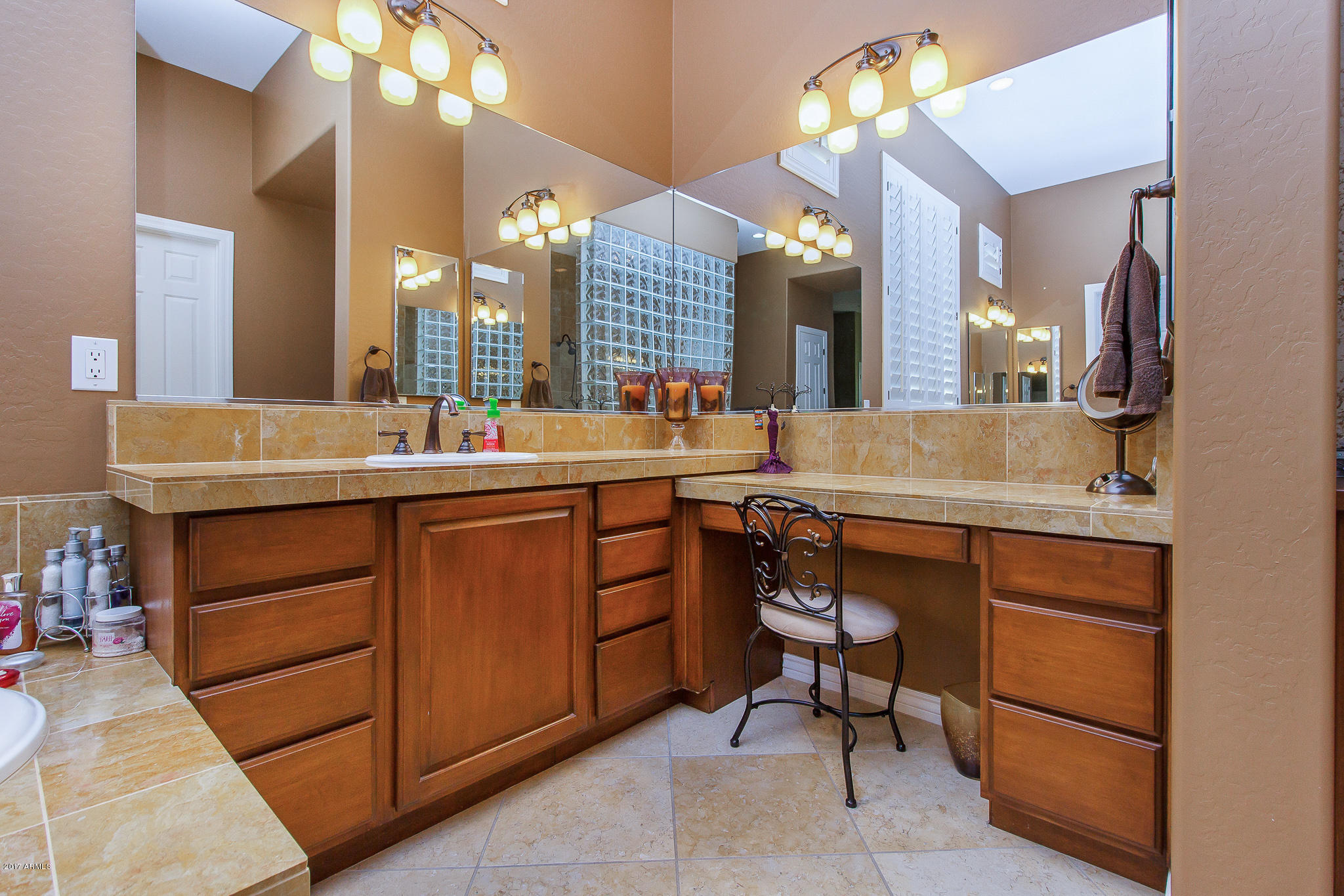 40719 North River Bend Road Phoenix, AZ 85086 - Photo 16 of 58 8) MASTER BATH