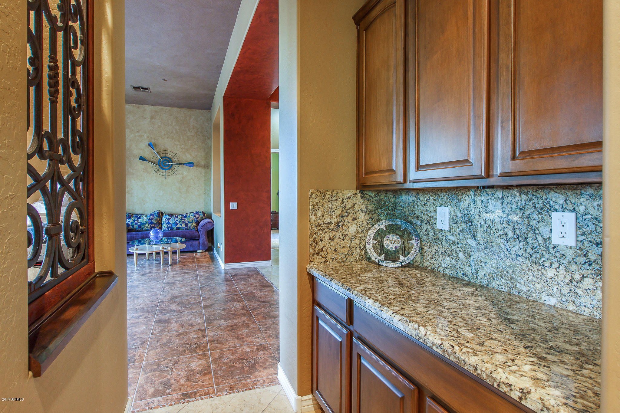 40719 North River Bend Road Phoenix, AZ 85086 - Photo 7 of 58 18) BUTLER_S PANTRY