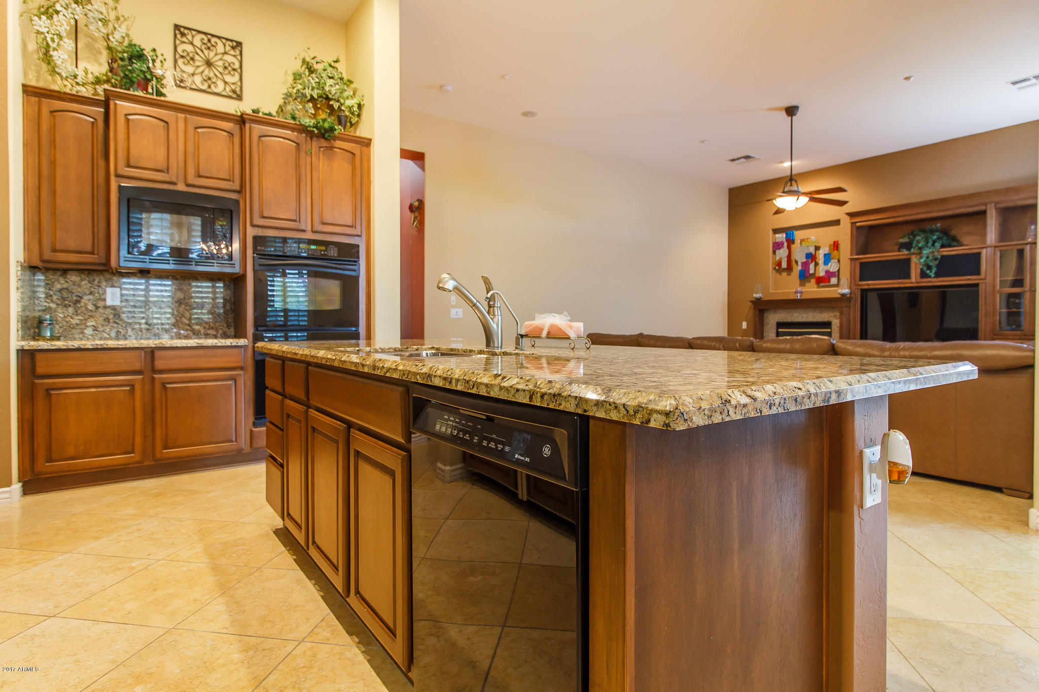 40719 North River Bend Road Phoenix, AZ 85086 - Photo 8 of 58 13) KITCHEN TO GREAT RM
