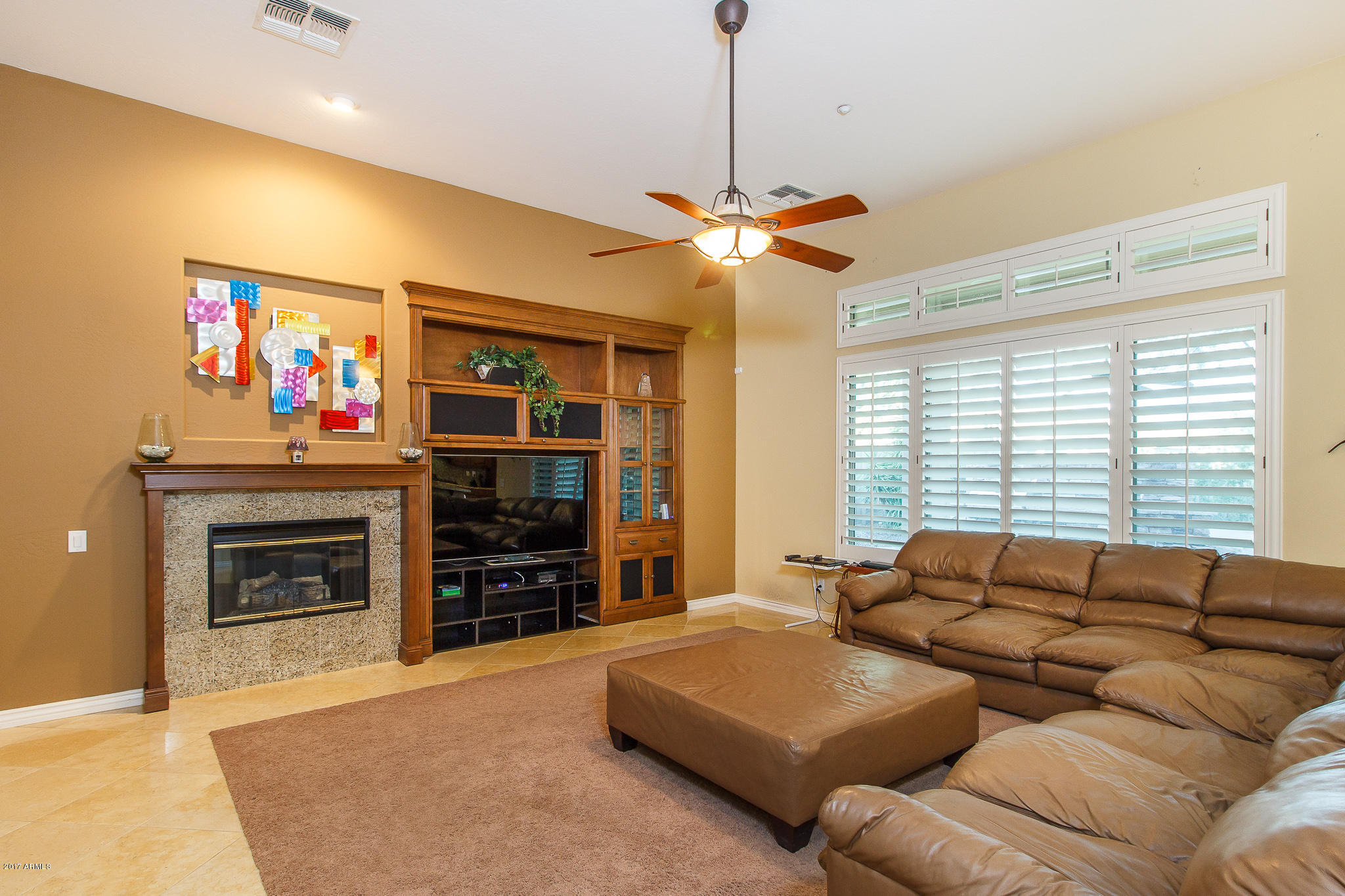 40719 North River Bend Road Phoenix, AZ 85086 - Photo 10 of 58 16) GREAT ROOM