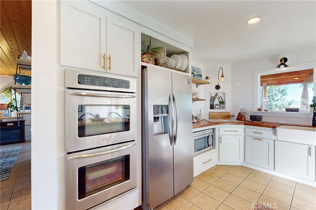 8560 Warren Road Paso Robles, CA 93446 - Photo 17 of 74 a kitchen with stainless steel appliances a refrigerator sink and cabinets