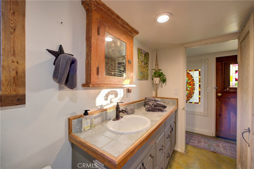 8560 Warren Road Paso Robles, CA 93446 - Photo 41 of 74 a bathroom with a sink and a mirror